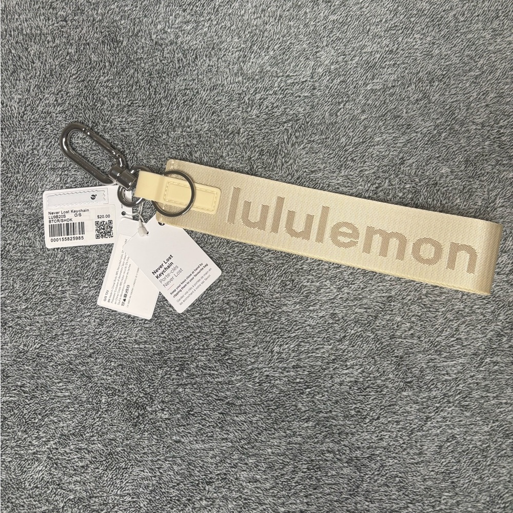 Lululemon Never Lost Keychain - Buttercream/Sheer Oak